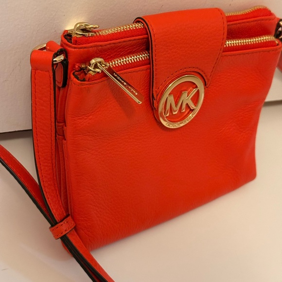 Michael Kors Coral Leather Crossbody with Gold Hardware NWOT+COA - Picture 2 of 12